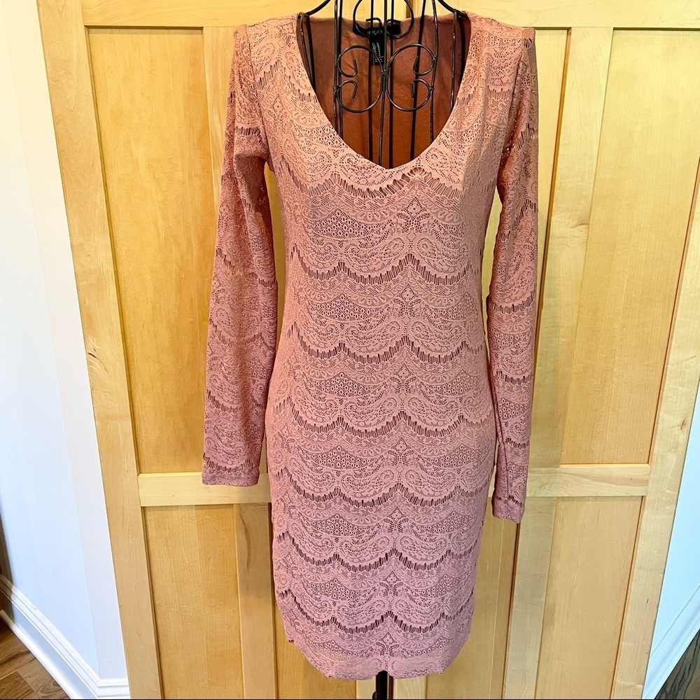 FOREVER 21 dusty rose pink fully lined long sleeve lace overlay Dress size M